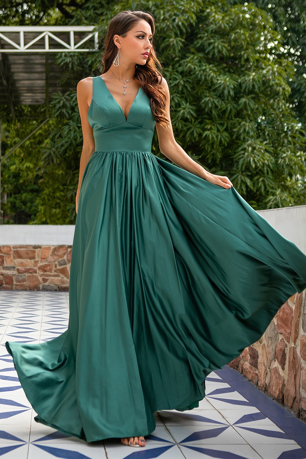 Robe de demoiselle d'honneur longue à décolleté en V profond