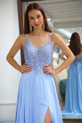 Robe de bal longue bleue à bretelles spaghetti et fente sur le devant, coupe trapèze, signée Chraming