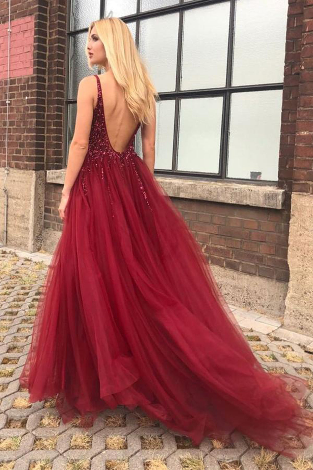 Robe de bal longue bordeaux à perles et fente