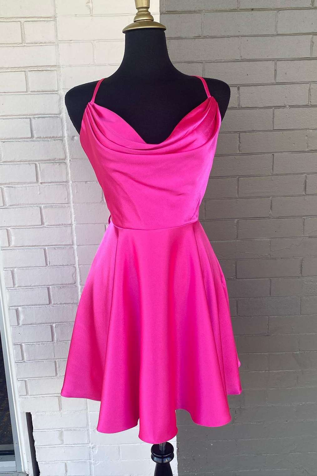 Vestido de fiesta de bienvenida corte línea A con cuello drapeado rosa neón Y286