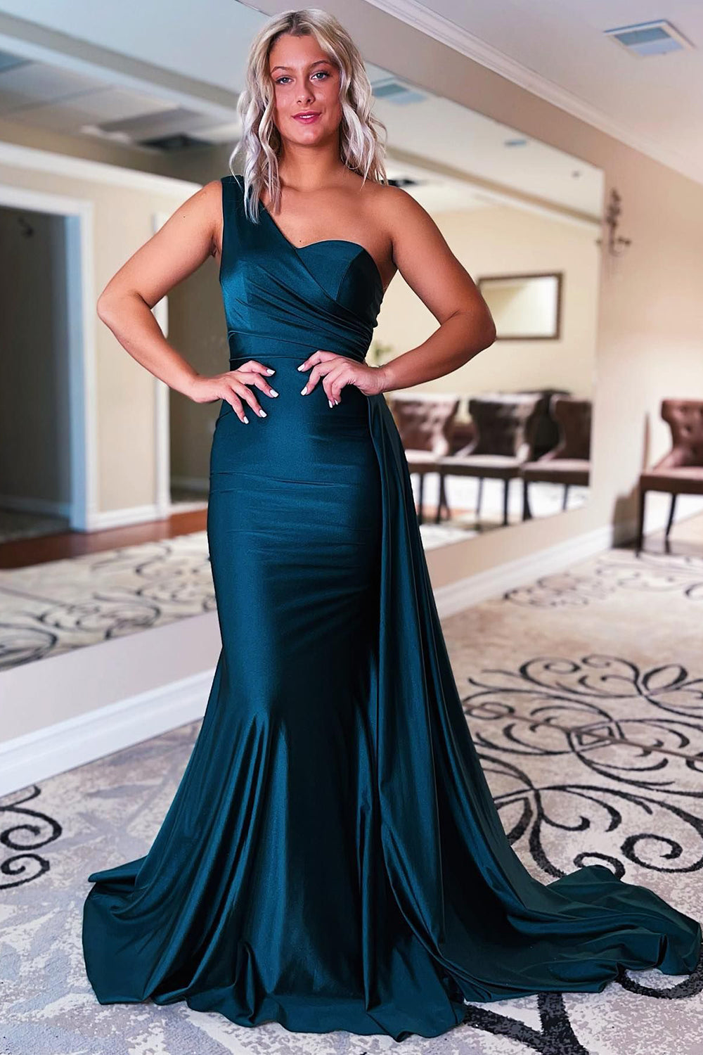 Vestido de sirena de un solo hombro para baile de graduación