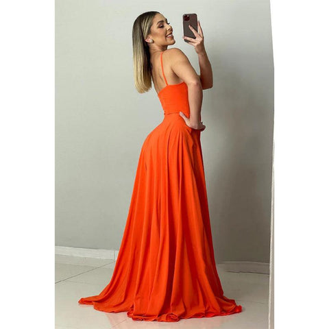 Robe de demoiselle d'honneur longue à bretelles spaghetti et décolleté en cœur 