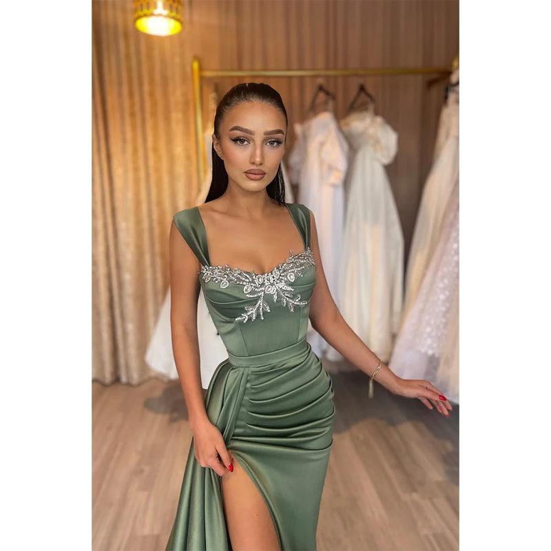 Vestido largo formal de fiesta con tirantes dobles y cuentas