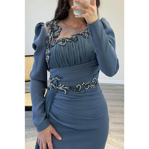 Vestido de noche largo de gasa azul polvoriento con cuentas redondas y corte A 