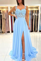 Robe de bal longue bleu ciel sans manches, fendue et ornée d'appliques