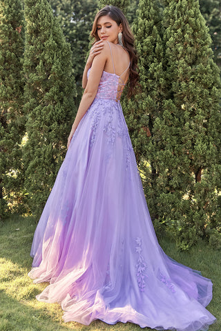 Robe de bal en tulle violet avec appliques