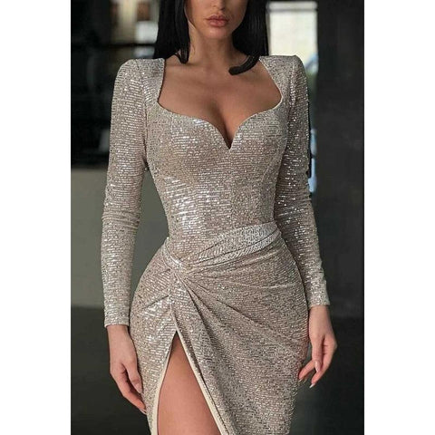 Robe de soirée longue à col carré, fourreau froncé et sequins avec fente