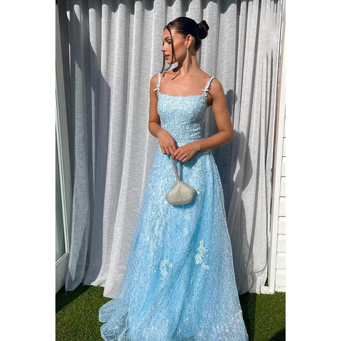 Robe de bal longue trapèze en tulle et dentelle à bretelles spaghetti