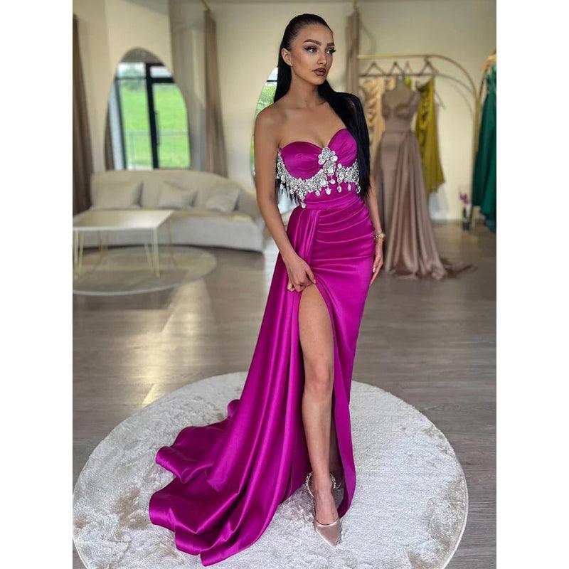 Vestido largo de fiesta formal con escote en forma de corazón y cristales, con abertura y corte tubo/columna para noche 