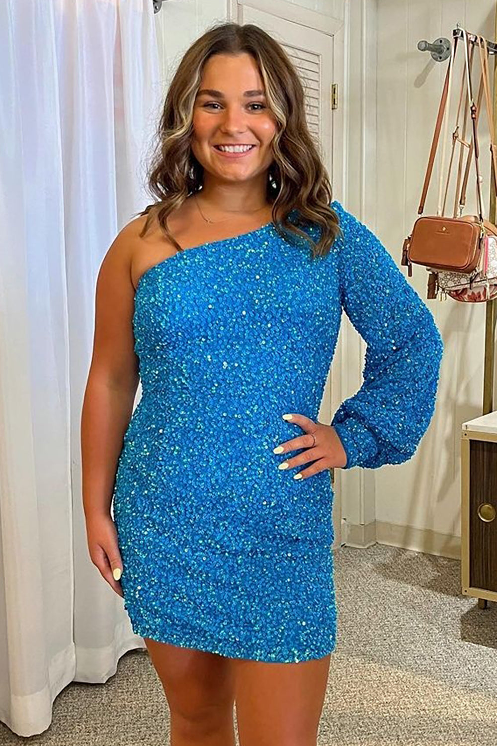 Robe de bal moulante à sequins asymétrique