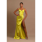 Robe de soirée longue froncée à col licou et décolleté en cœur avec fente sur la cuisse