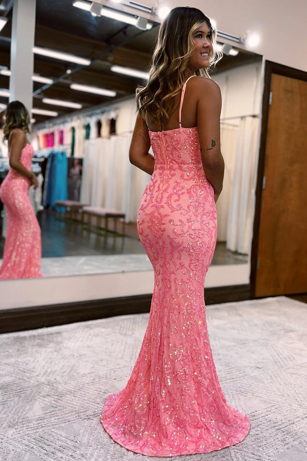 Robe de bal sirène à bretelles spaghetti et paillettes blush