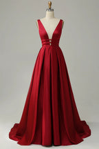 Vestido largo rojo de fiesta con escote en V profundo y espalda descubierta