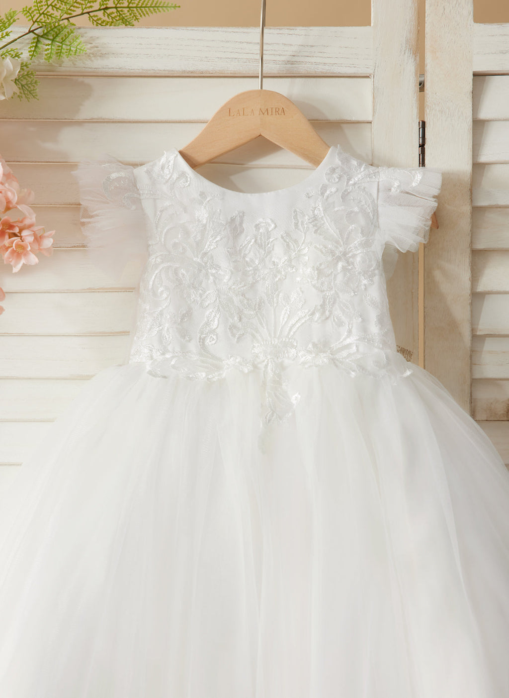 Vestido de princesa color marfil con apliques de encaje y cola de tul para niñas 