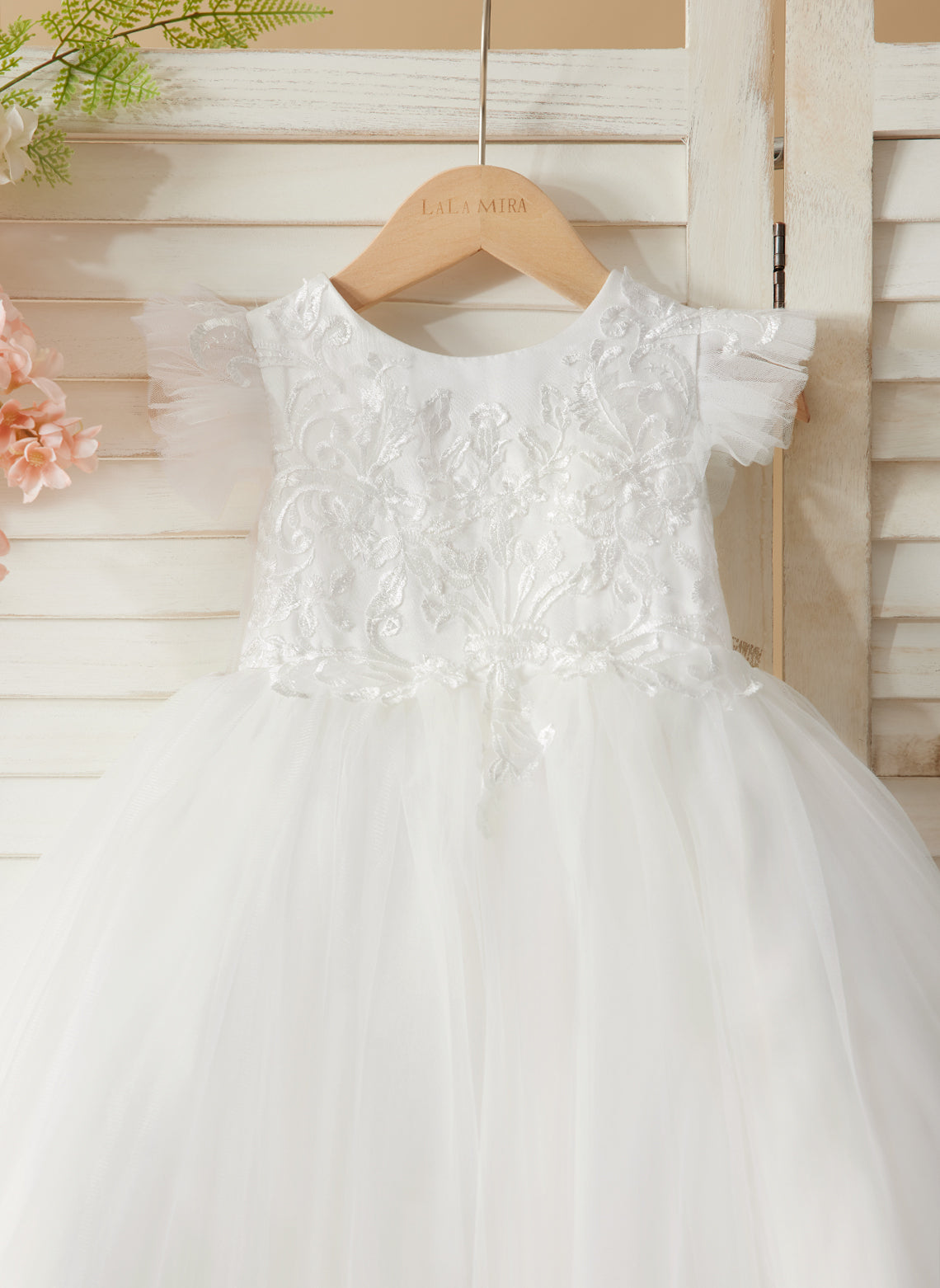 Vestido de princesa color marfil con apliques de encaje y cola de tul para niñas 