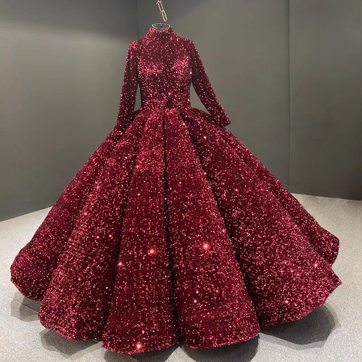 Vestido de quinceañera color burdeos, de lentejuelas, manga larga Y4442