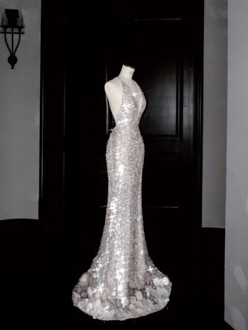 Vestido de noche de sirena sexy con escote en V, lentejuelas plateadas y espalda descubierta Y8680