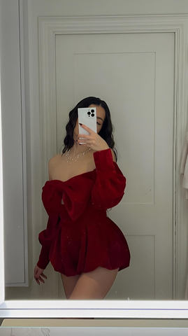 Robe de bal mini rouge velours à épaules dénudées Y4184