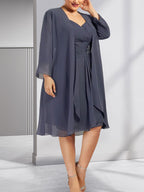 Vestido de corte recto/columna, escote corazón, largo hasta la rodilla, de gasa, con apliques de cuentas, encaje, lentejuelas y pliegues para la madre de la novia.