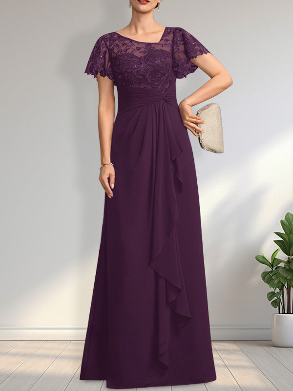 Vestido de novia de corte asimétrico, ilusión, largo hasta el suelo, de encaje y gasa, con cascada de volantes y lentejuelas. 