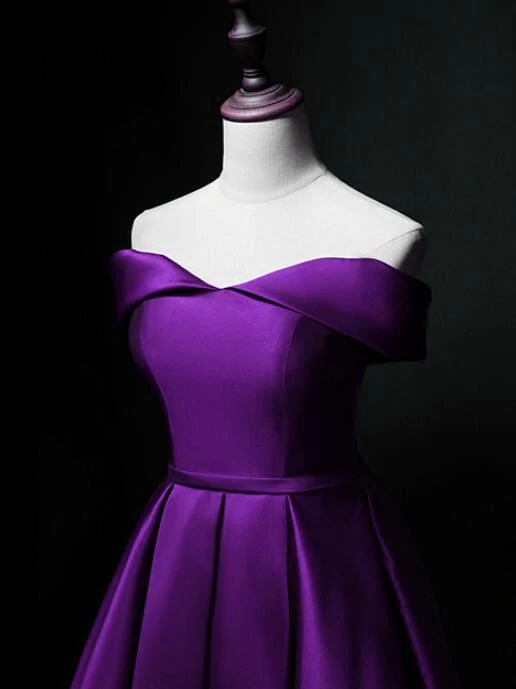 Robe de bal violette en satin à épaules dénudées et décolleté cœur Y855