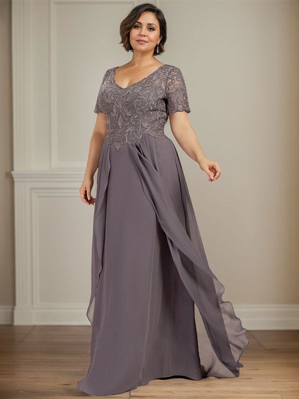 Robe de mère de la mariée en mousseline de soie et dentelle, coupe trapèze, col en V, longueur au sol