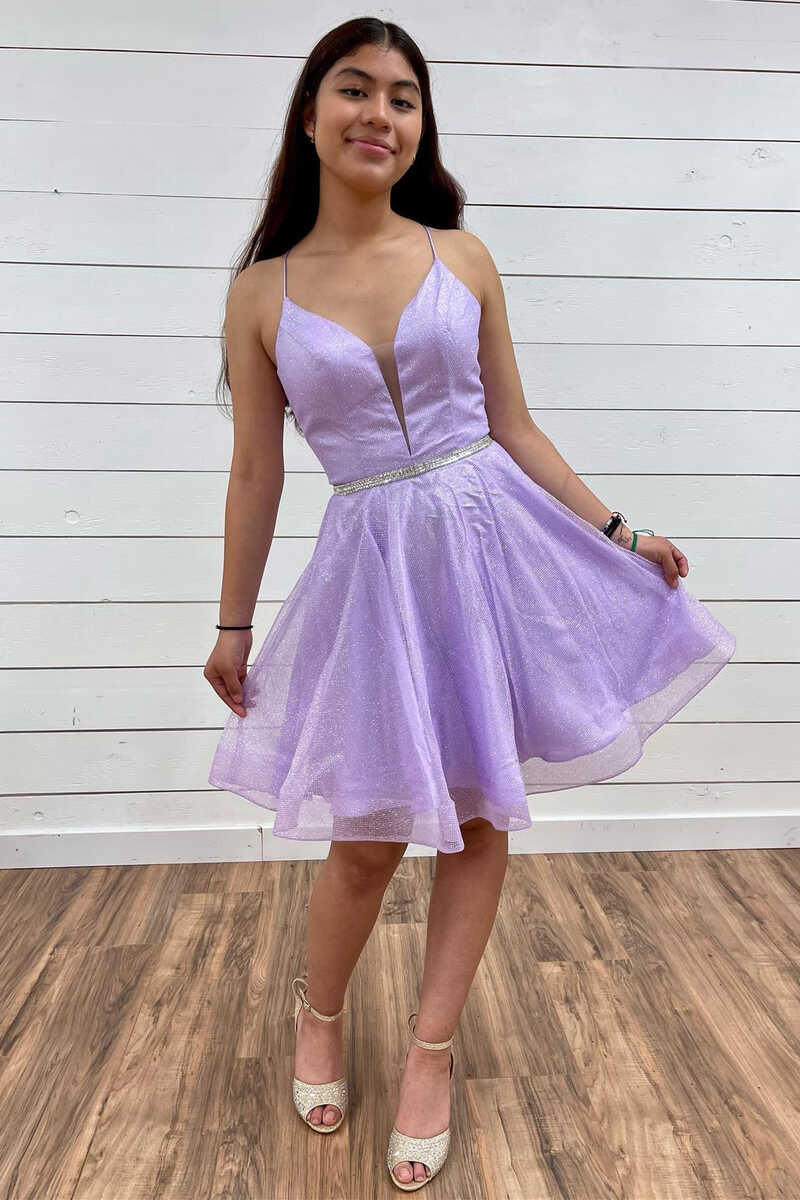 Vestido corto de fiesta de bienvenida color lavanda, corte en A, escote en V pronunciado Y931