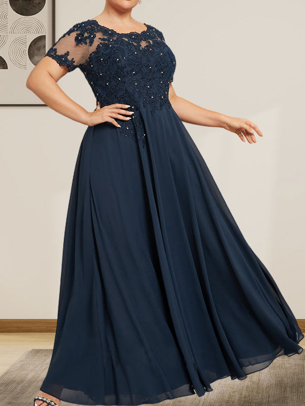 Robe de mariée longue en mousseline de soie et dentelle, coupe trapèze, décolleté illusion, ornée de sequins et de perles.