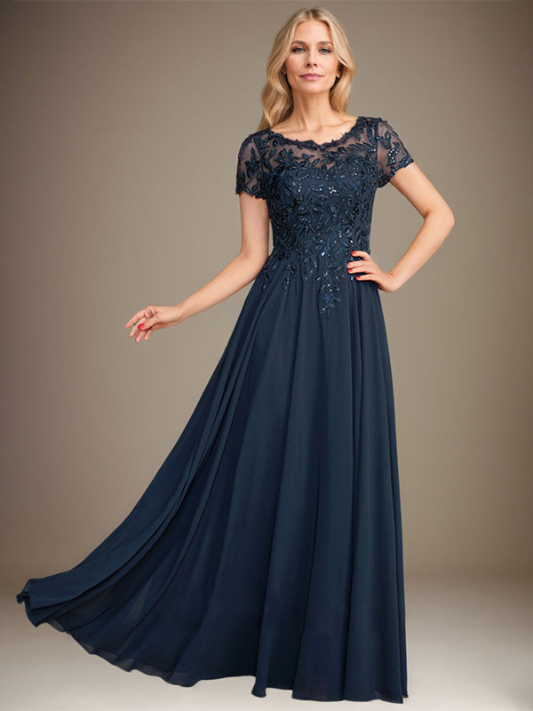 Robe de mariée longue en mousseline de soie, coupe trapèze, décolleté rond, ornée d'appliqués et de sequins, idéale pour la mère de la mariée. 