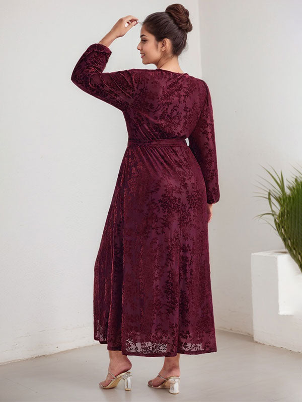 Vestido de terciopelo corte A, escote en V, manga larga, largo midi, para la madre de la novia, con abertura. 