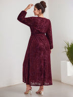 Vestido de terciopelo corte A, escote en V, manga larga, largo midi, para la madre de la novia, con abertura. 