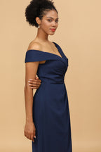 Robe de demoiselle d'honneur fourreau bleu marine à épaules dénudées