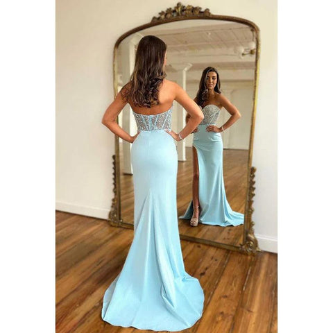 Vestido de noche largo con escote corazón, sin tirantes, con cuentas y abertura