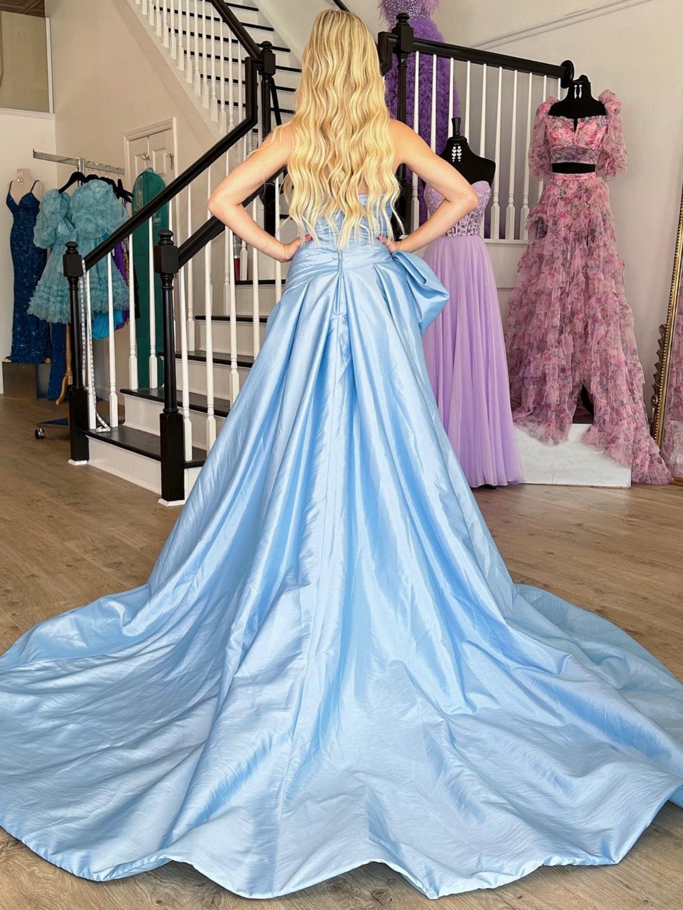 Vestido largo de fiesta de tafetán sin tirantes, corte en A, con abertura