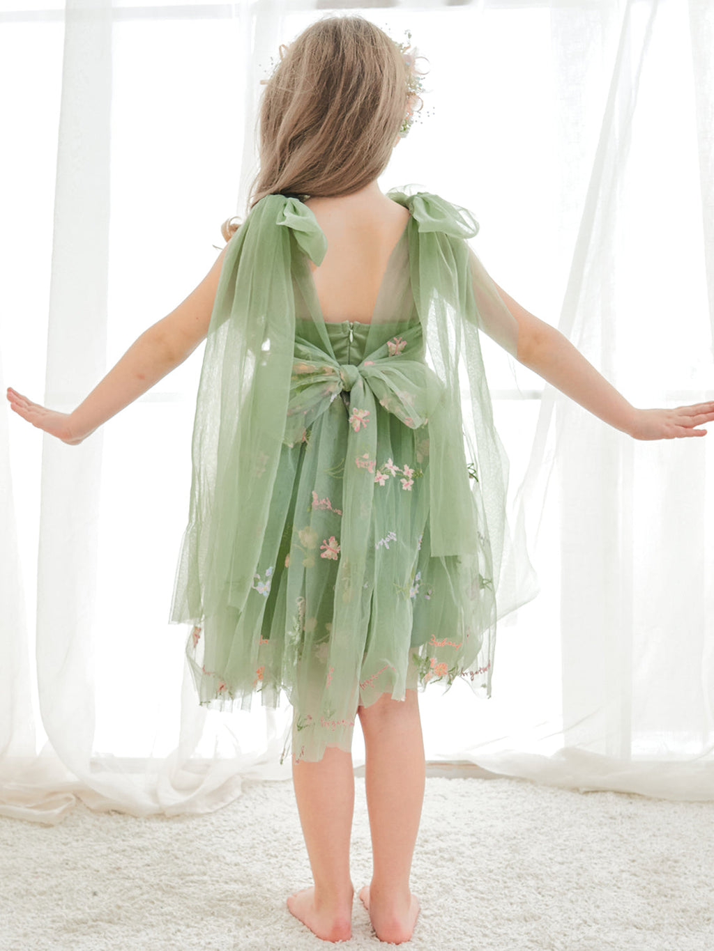 Vestido de niña pequeña de las flores, corte en A, sin mangas, de tul bordado floral. 