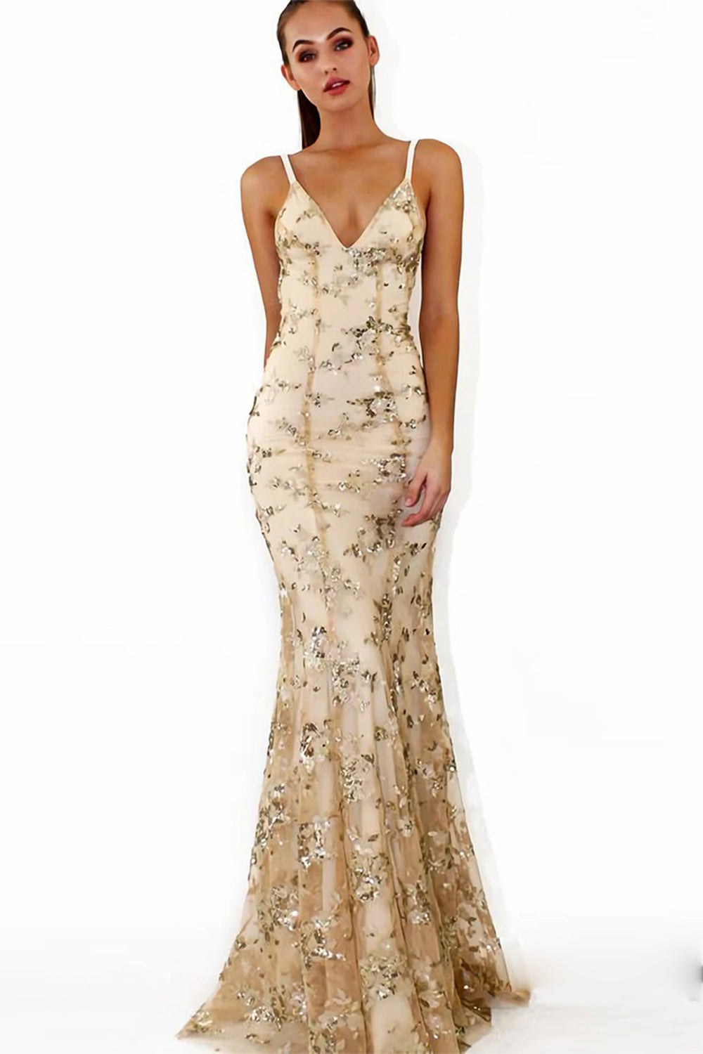 Robe de bal dos nu à fines bretelles ornée de perles