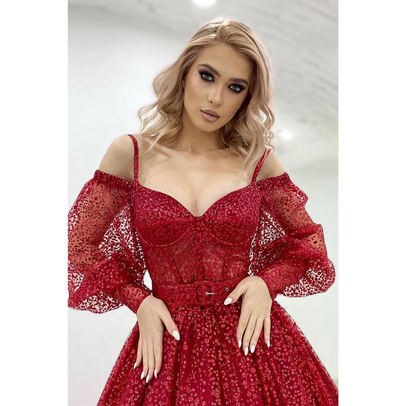 Robe de bal scintillante à bretelles spaghetti et manches longues 