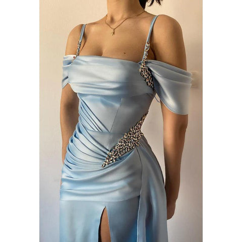 Robe de soirée longue trapèze en satin froncé à paillettes sans manches