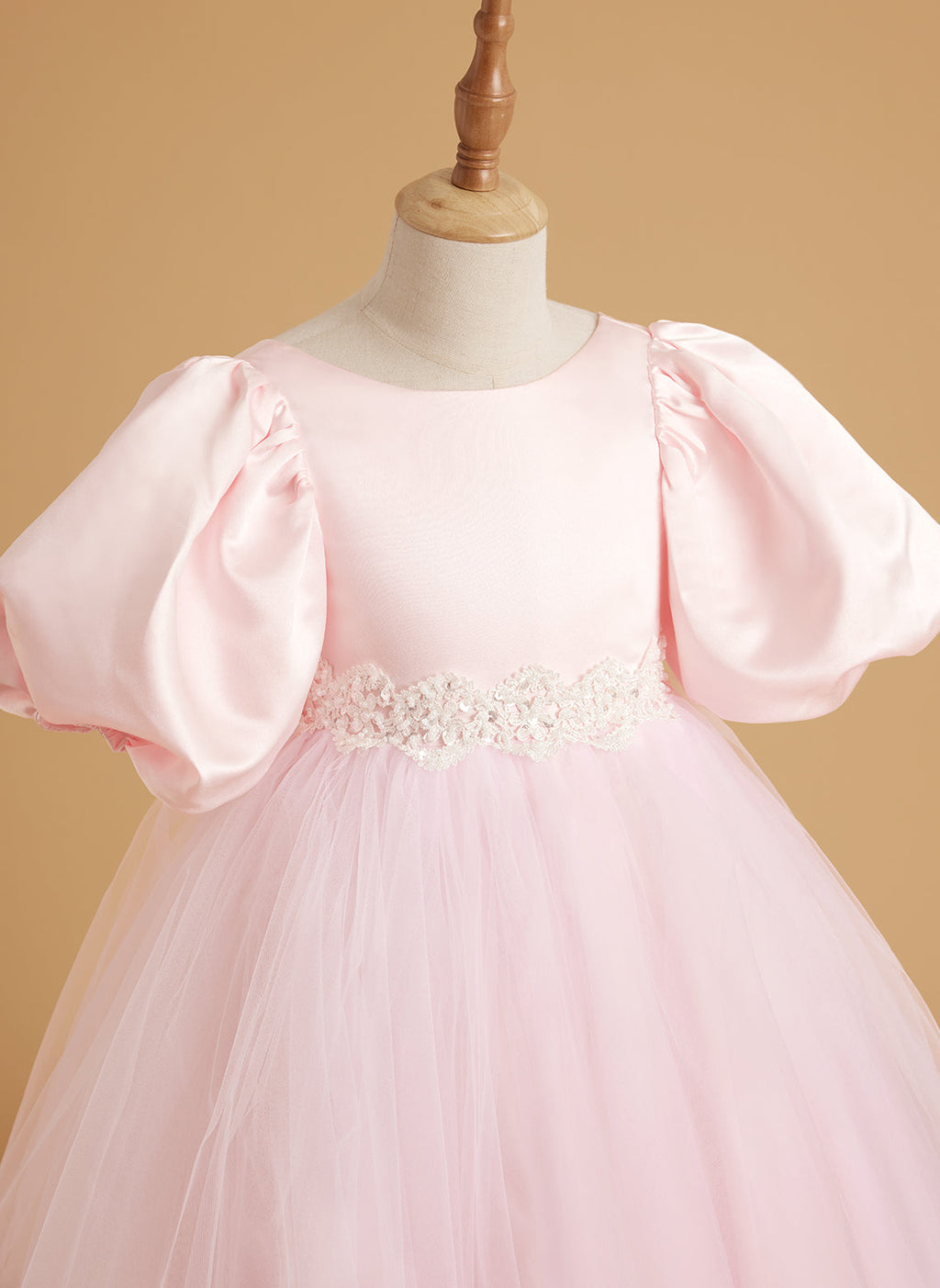 Vestido de niña de las flores de corte A, satén y tul, de manga corta 