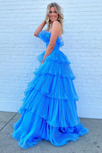 Charmante robe de bal longue bleue bustier trapèze à volants