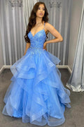 Vestido largo de fiesta azul con tirantes finos, corte en A y apliques