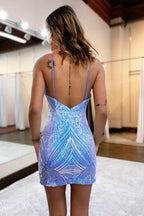 Vestido corto azul de tirantes finos estilo tubo con apliques para baile de bienvenida