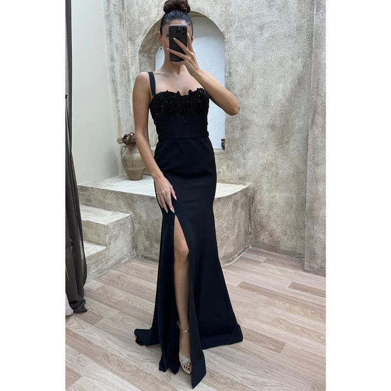 Vestido de fiesta largo con tirantes finos y cuentas, con abertura en la espalda 