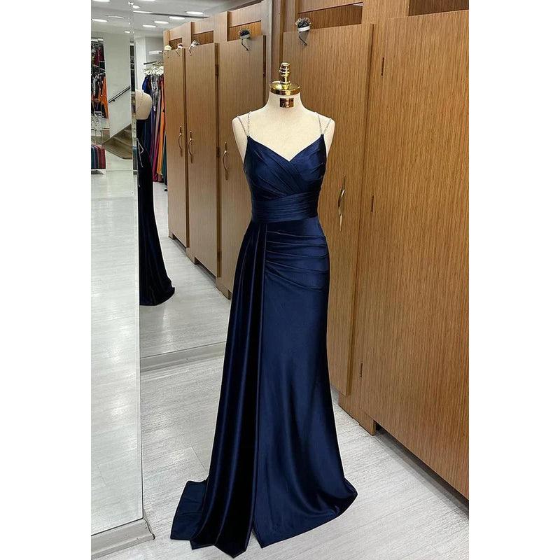 Vestido de fiesta sencillo e informal con tirantes finos, escote en V, sin mangas y fruncido