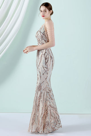 Robe de bal à fines bretelles dorées