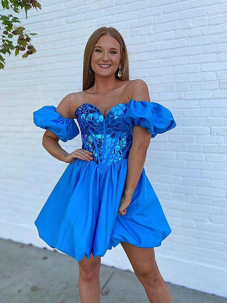 Vestido corto de fiesta con hombros descubiertos