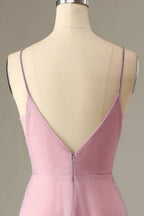Vestido de dama de honor gris y rosa con tirantes finos y corte en A