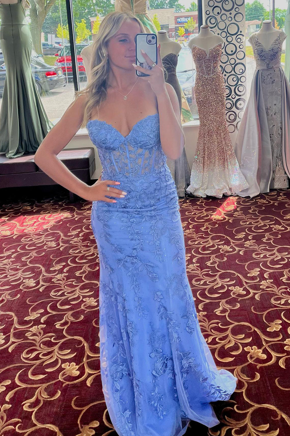 Robe de bal bustier avec appliques