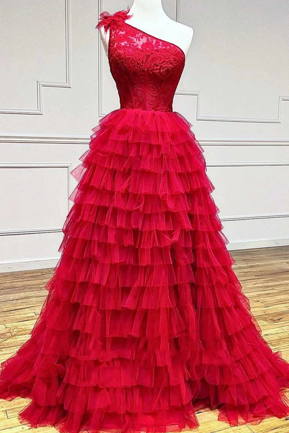 Vestido largo de fiesta de corte A, color lila claro, con un solo hombro, corsé y volantes.