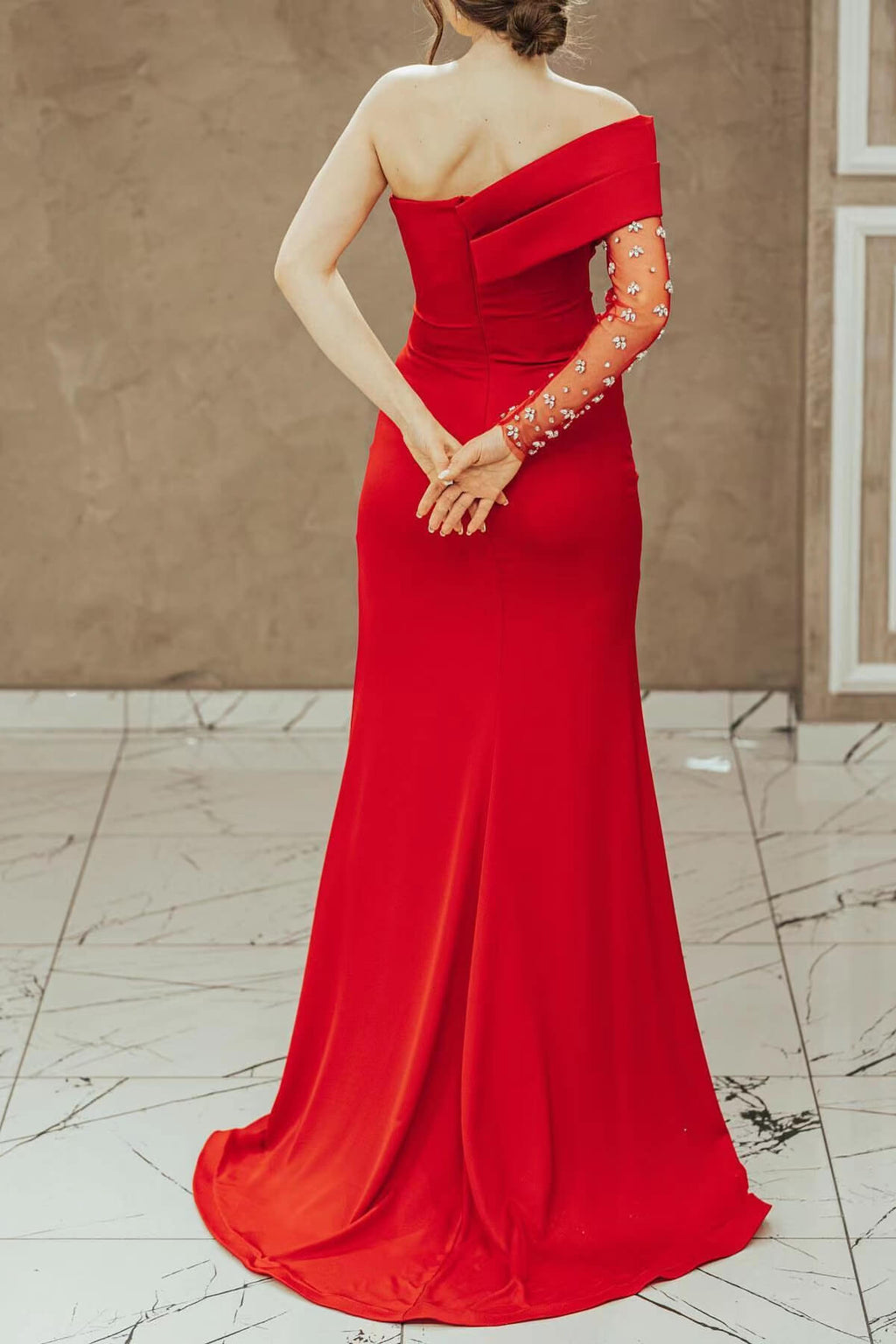 Robe de bal sirène rouge asymétrique avec fente et sequins
